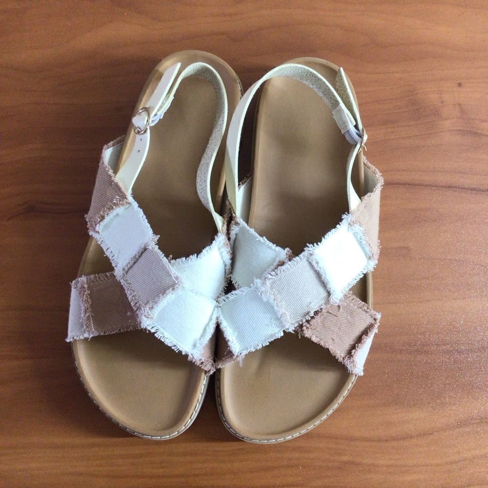Woman’s American Eagle Criss-Cross Patchwork Strap Sandal 11